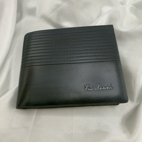 Elegant Black and Tan Men's Wallet - Picture 9 of 11